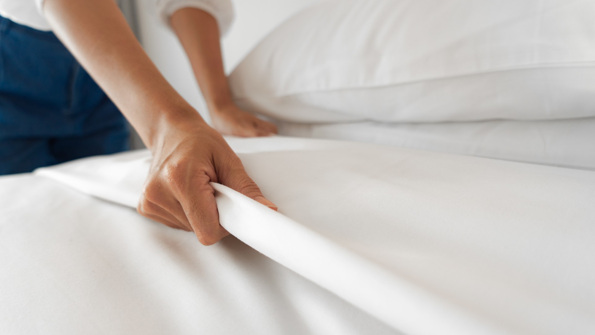Can Head Lice Live on Pillows and Sheets?